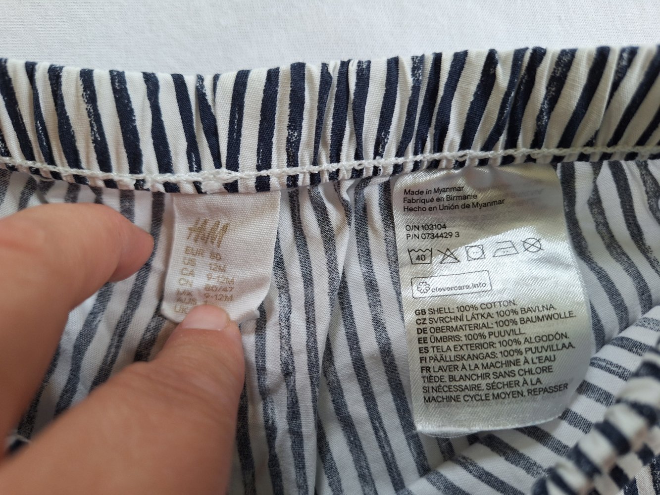 Weiß-blau gestreifte kurze Hose, Gr. 80