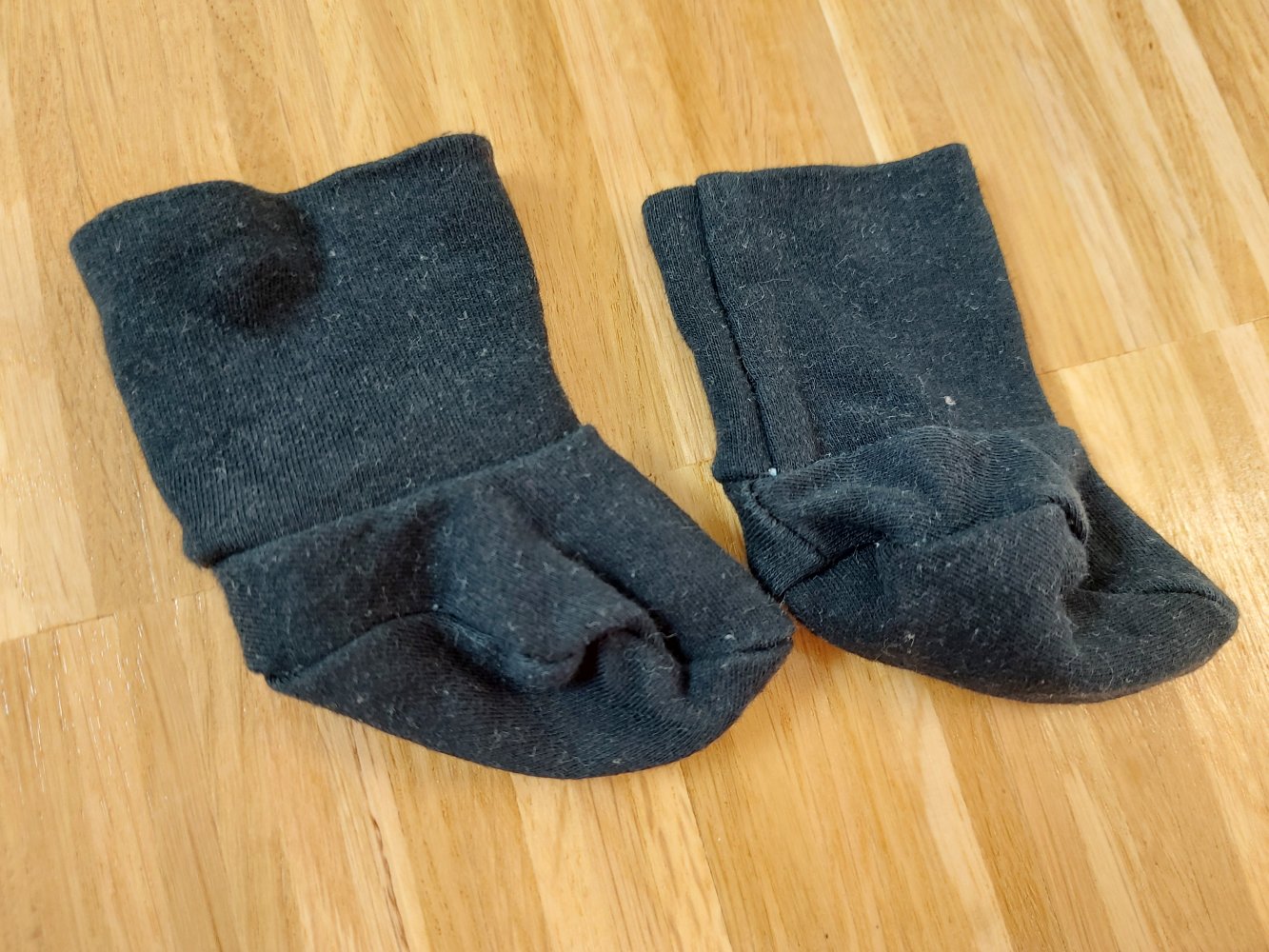 schwarze Babyschühchen / Erstlingsschühchen / Söckchen