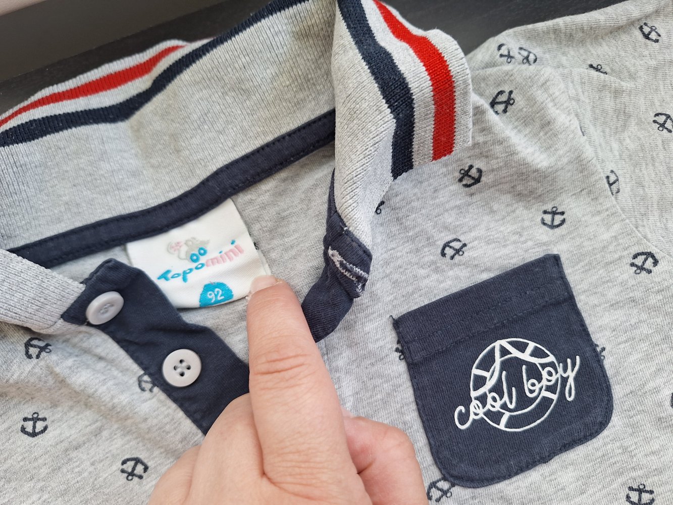 Graues Poloshirt mit Ankern Gr. 92