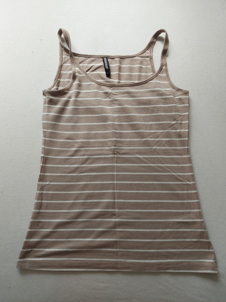 beige-gestreiftes Tanktop mit weißen Streifen