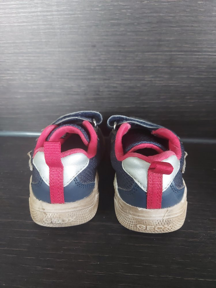 Kleinkind-Turnschuhe mit Klettverschluss von Geox, Gr. 22