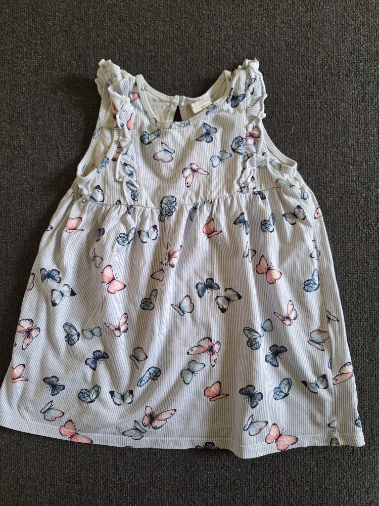hellblaues Kleidchen mit Schmetterlingen, Gr. 86