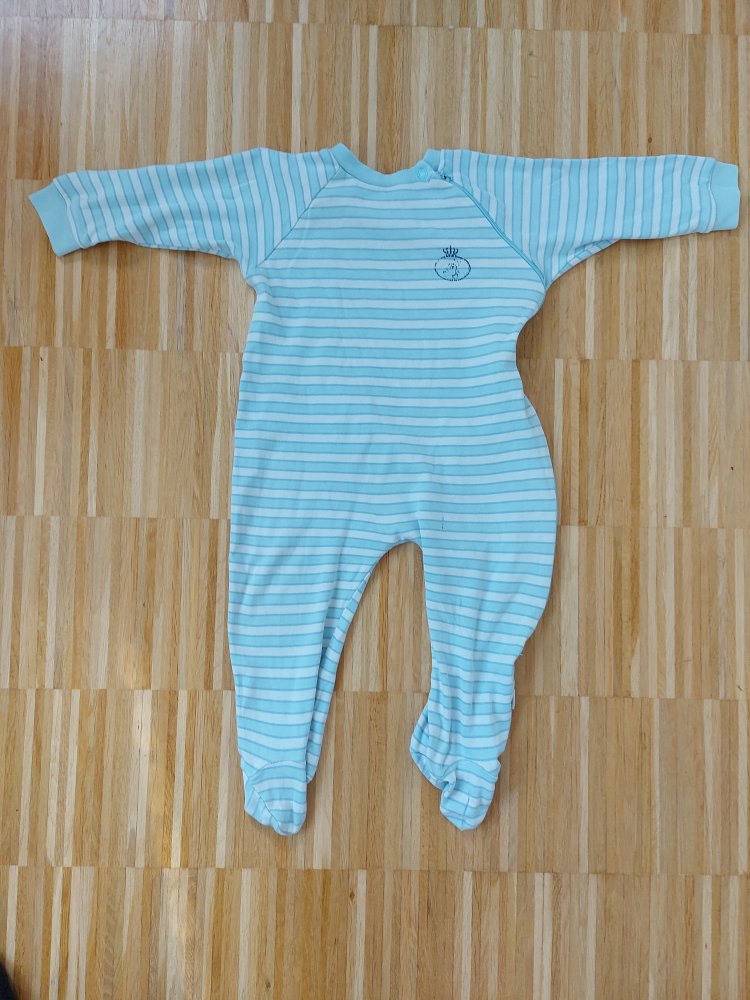 blau-weiß gestreifter Baby-Schlafanzug Gr. 74/80