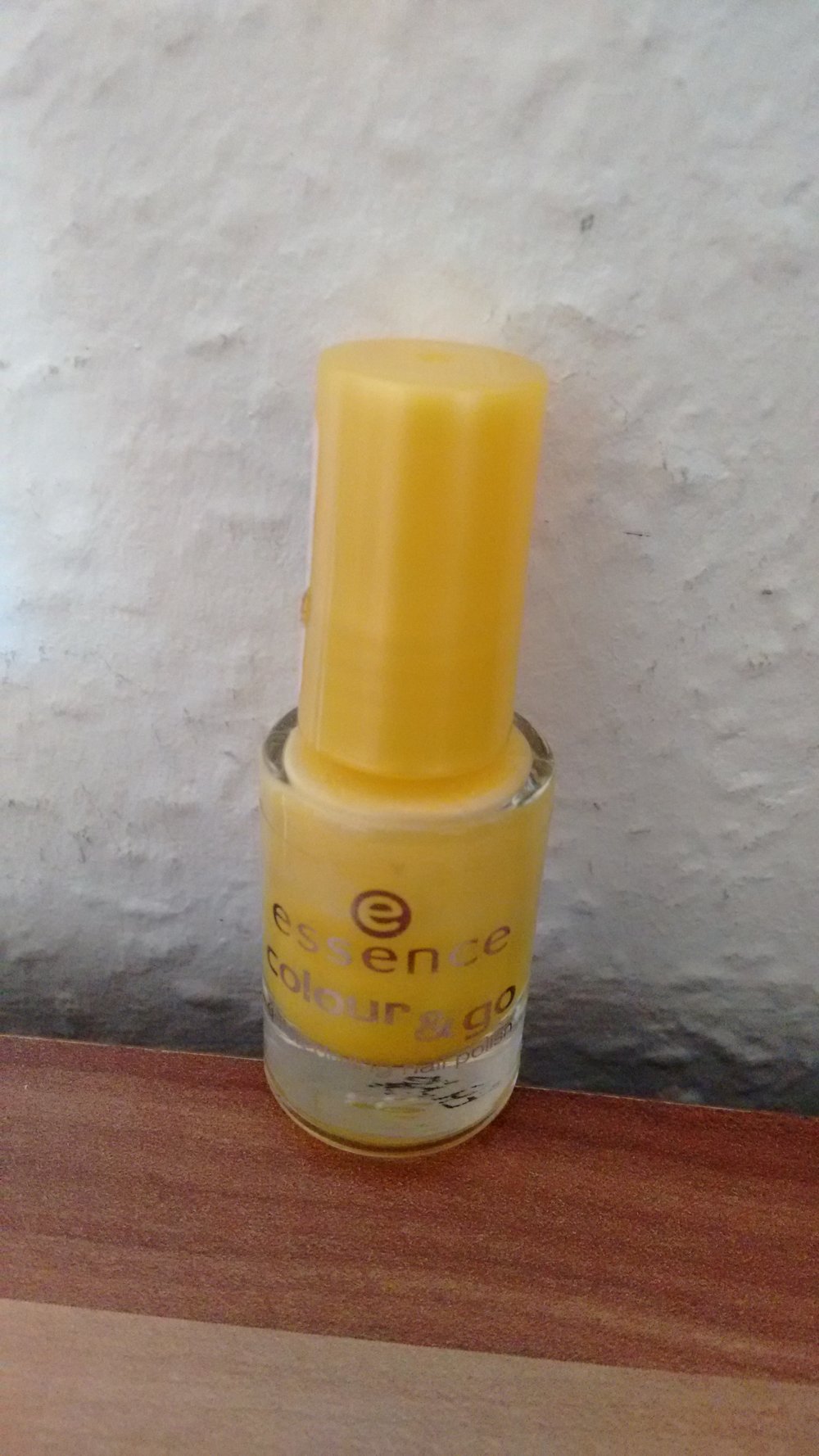 gelber Nagellack: essence colour & go 95 wanna be your sunshine