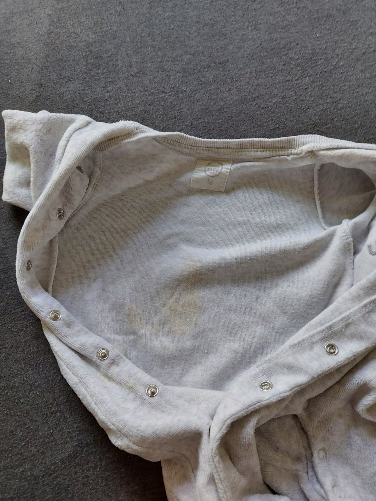 grauer Baby-Schlafanzug mit Kätzchengesicht Gr. 56