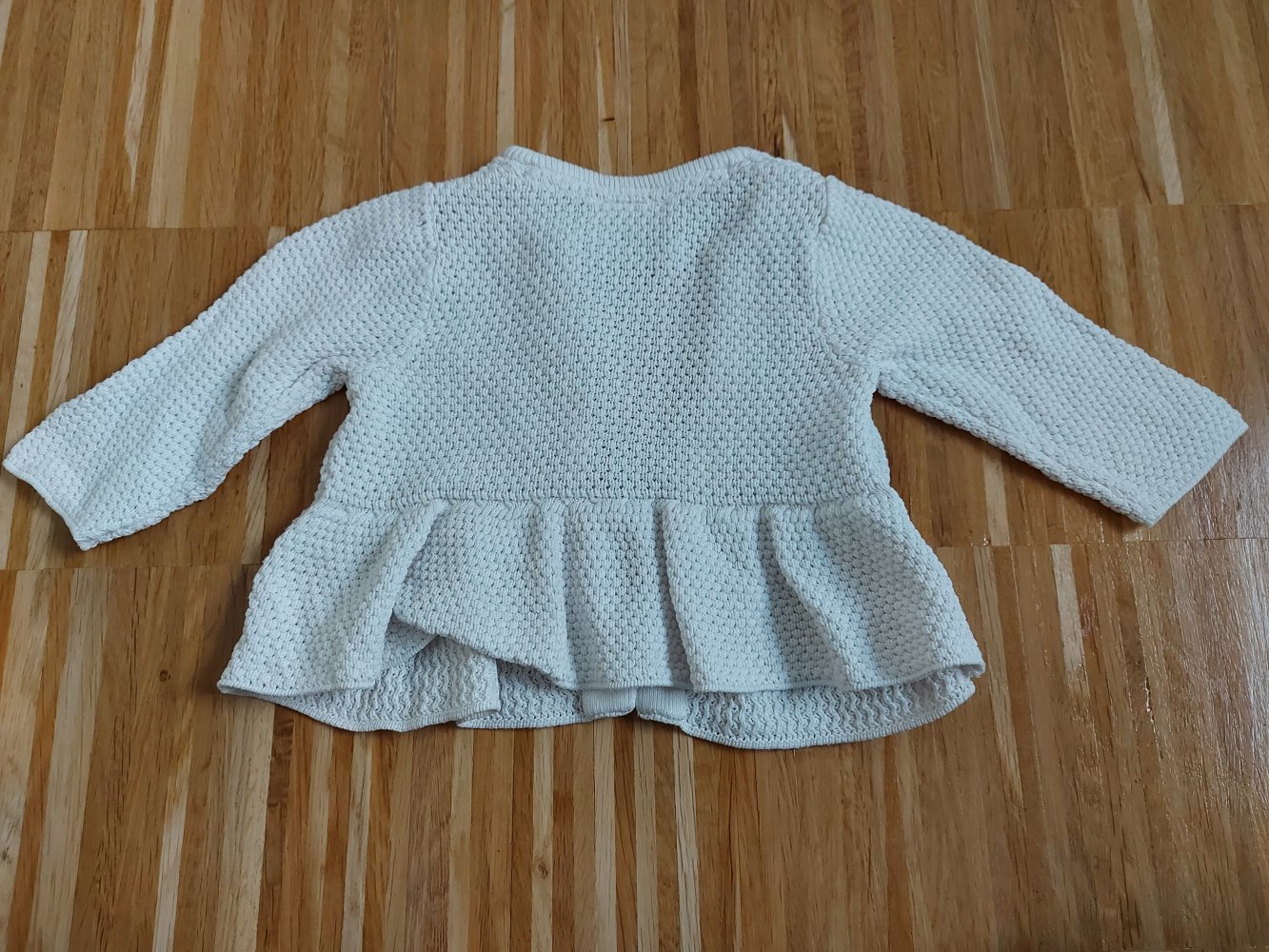 Süßes weißes Strickjäckchen, Gr. 56