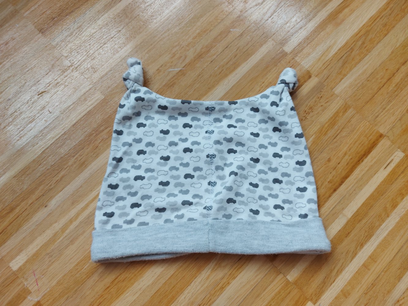 weiß-grau gemusterte Zipfelmütze Gr. 43-45