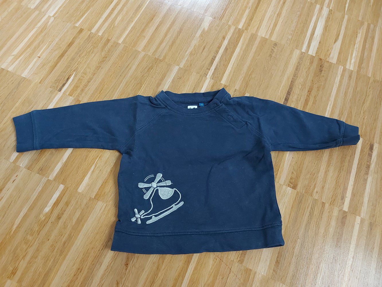 langärmliger dunkelblauer Babypullover mit Hubschraubermotiv Gr. 74 Longsleeve