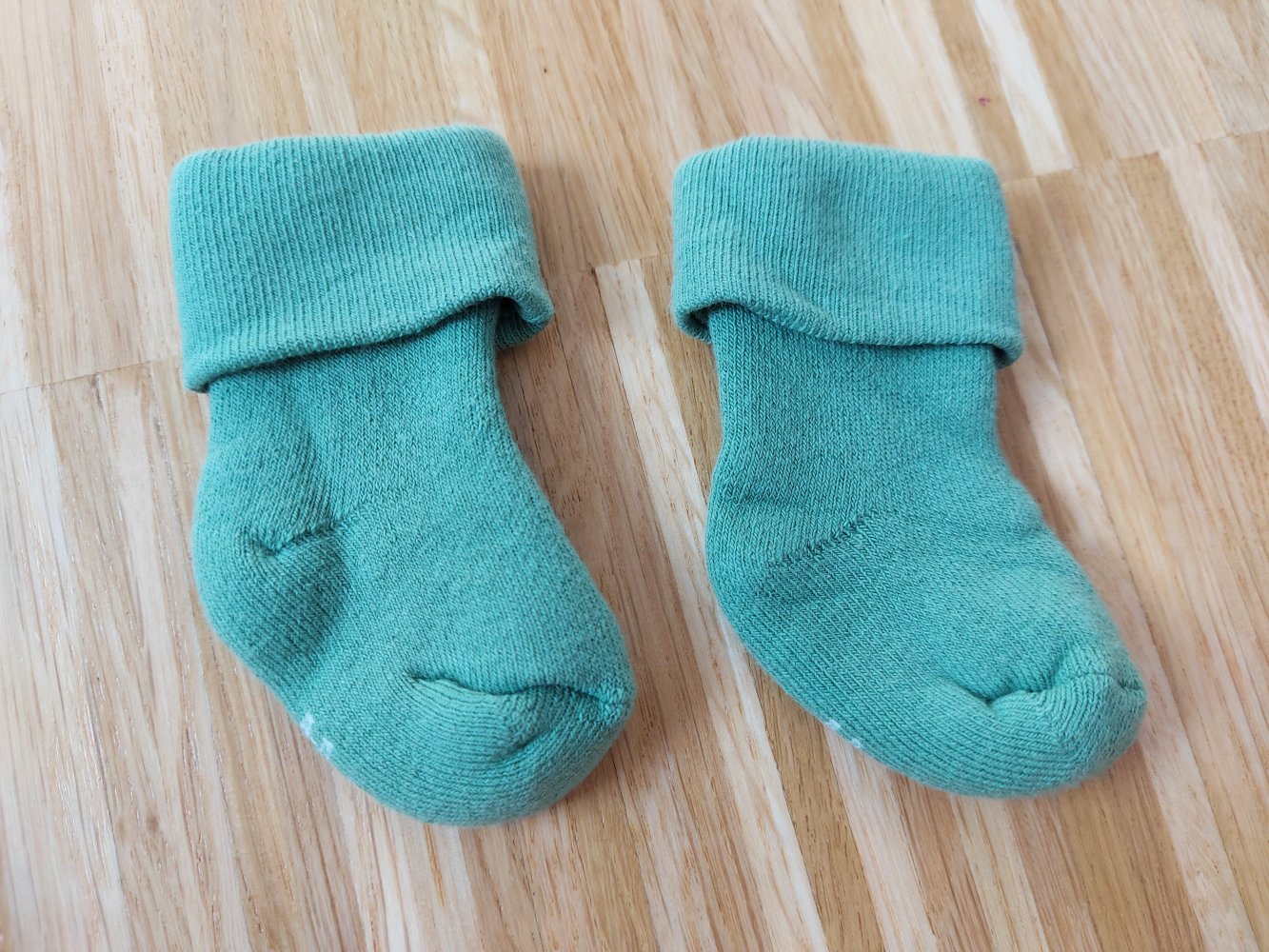 grüne Erstlingssöckchen / Babysocken 0-6 Monate, NEU