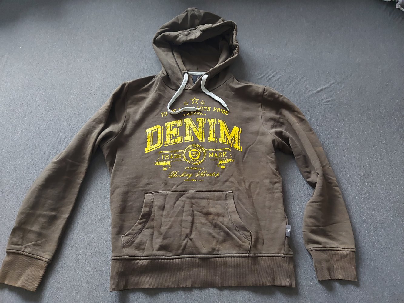 langärmliger brauner Kapuzenpulli, Gr. M 