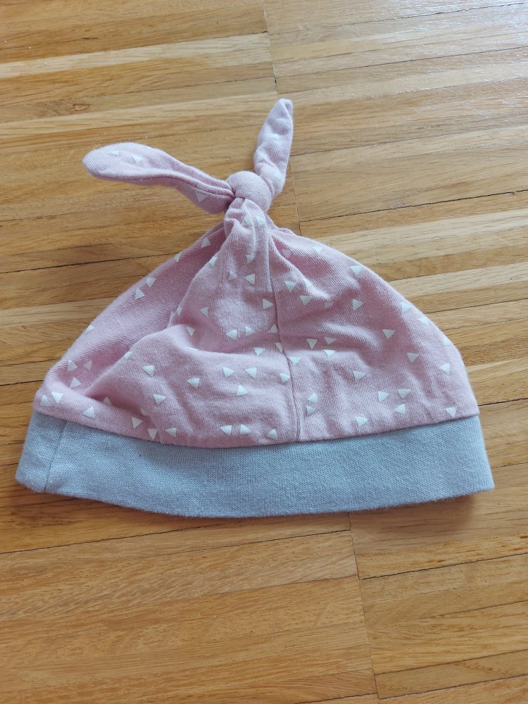 rosa Babymütze mit kleinen Zipfelchen