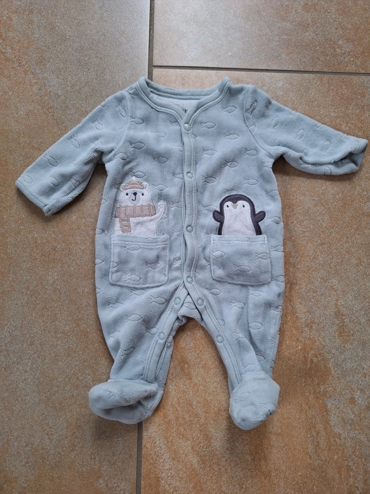 Winterpyjama mit Eisbär und Pinguin Gr. 50 Babyschlafanzug