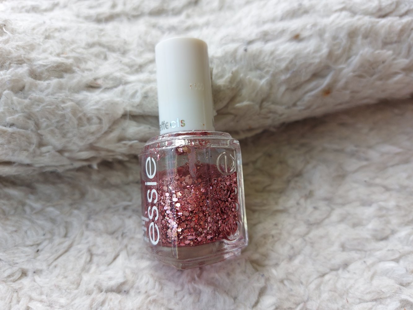 essie luxeffects 954 a cut above Nagellack Überlack