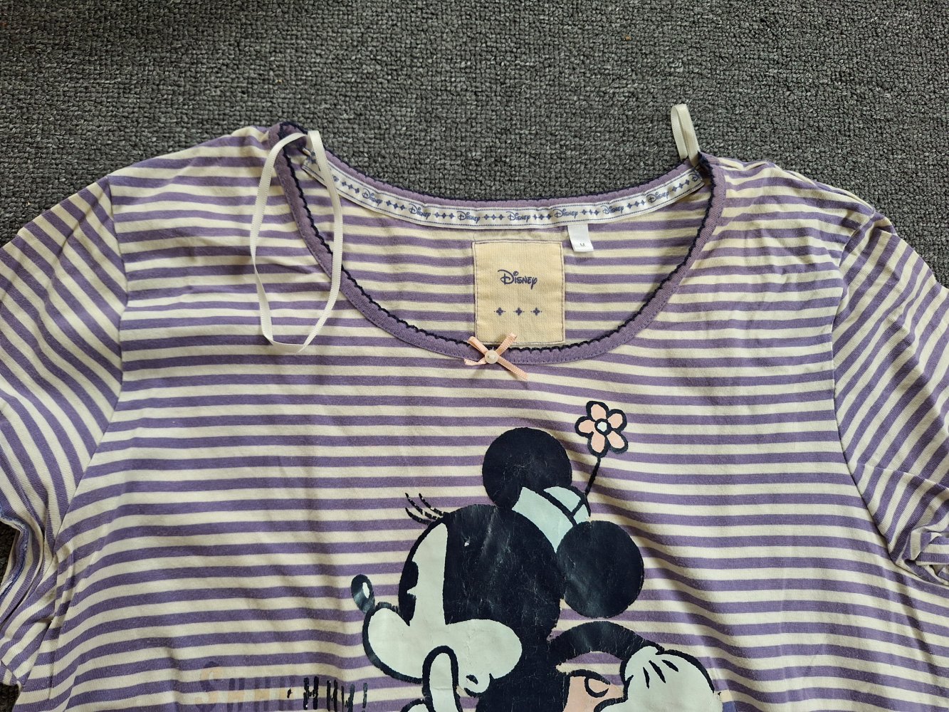 Kurzer lila Schlafanzug mit Minnie Mouse, Gr. M