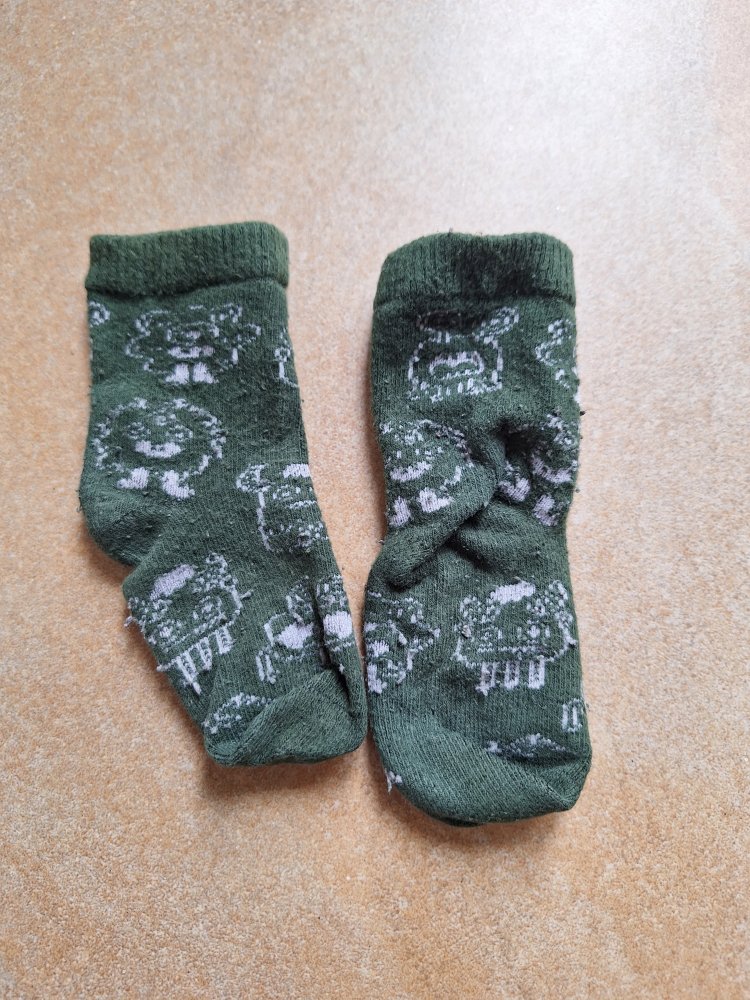 grüne Babysocken mit Monstern ca. Gr. 21