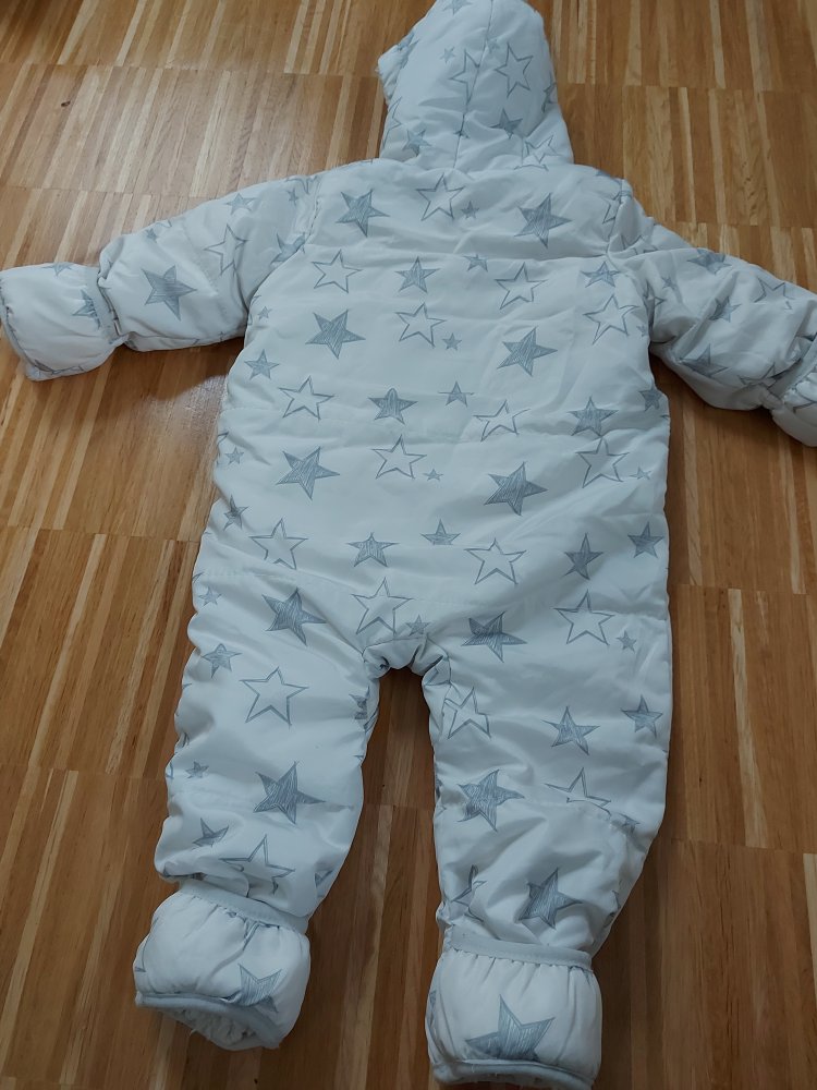 gefütterter weißer Schneeanzug mit Sternen, Gr. 62/68