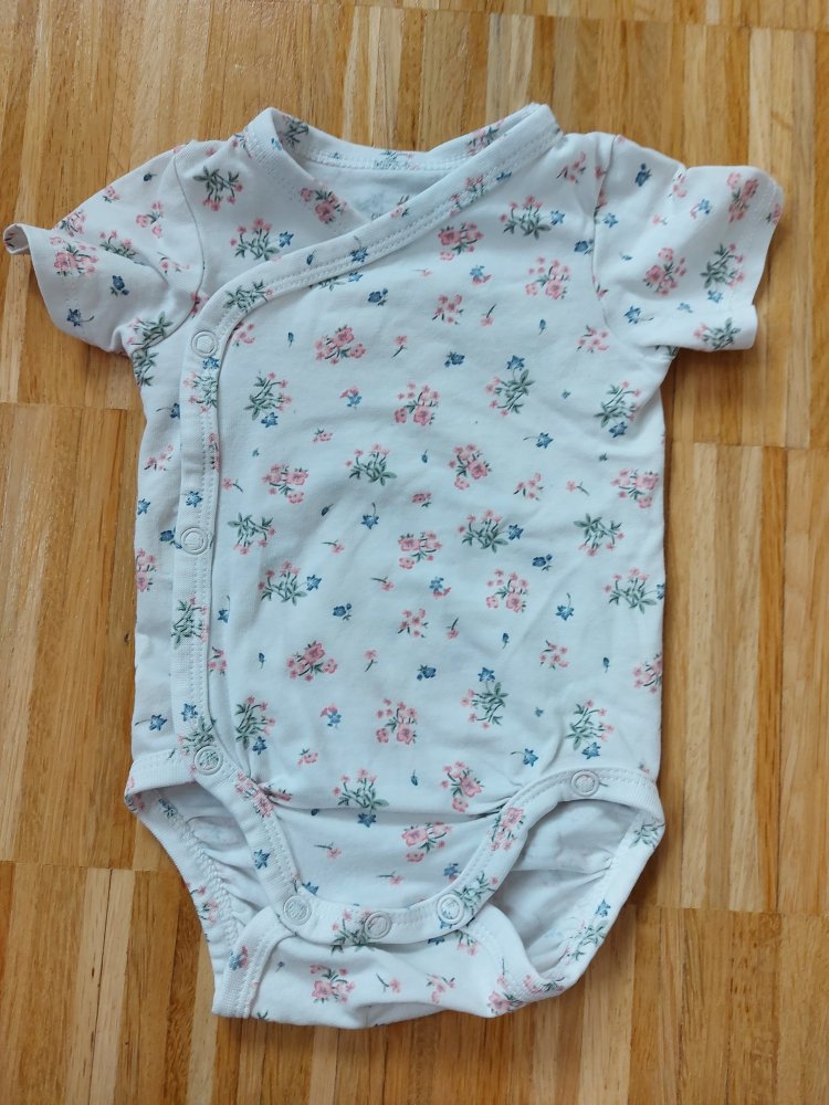 geblümter Kurzarm-Wickelbody, Gr. 56