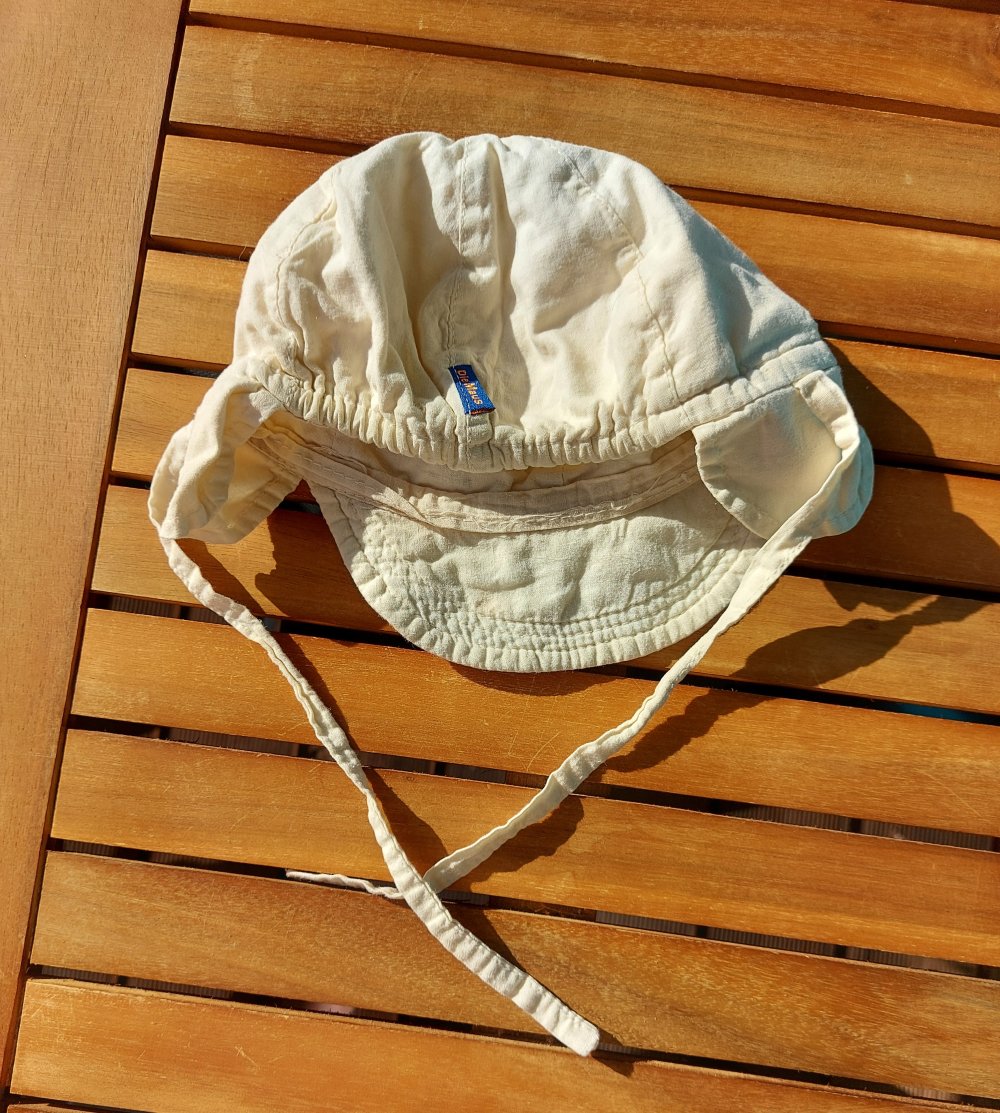 cremegelber Sommerhut 