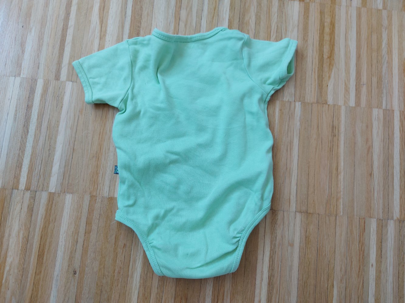 grüner Kurzarm-Wickelbody mit Fröschen Gr. 62/68