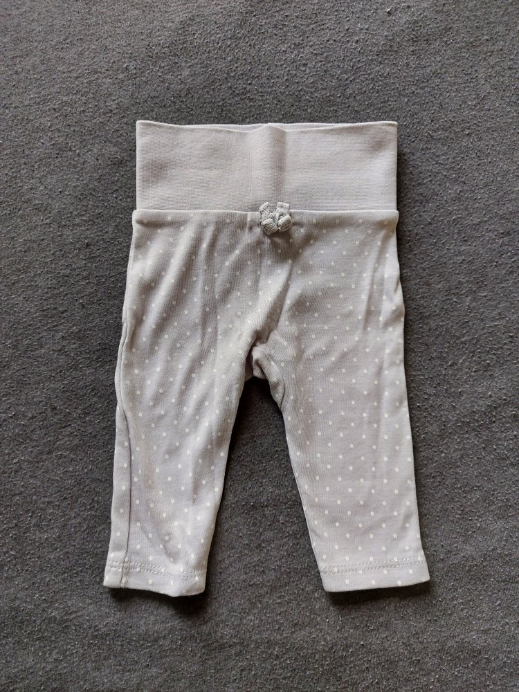 hellgraue Babyhose/Babyleggings mit Punkten und breitem Bund, Gr. 62