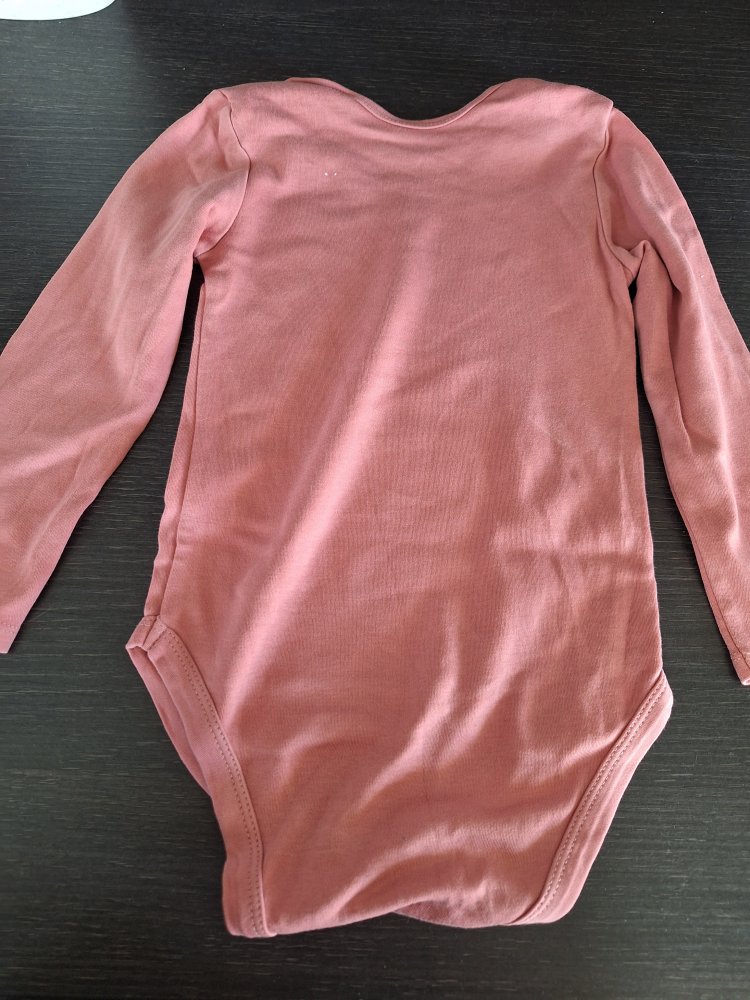 lachsfarbener Langarmbody Gr. 92