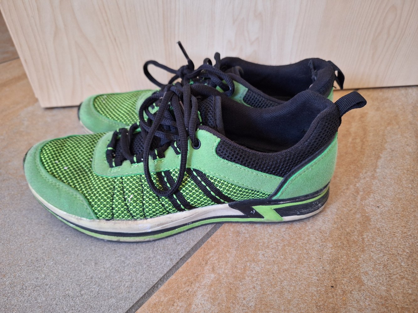 Grüne Turnschuhe / Sneaker Gr. 37