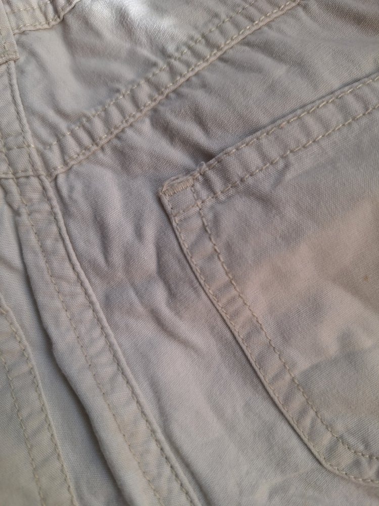 Cremefarbene Latzhose, Gr. 80