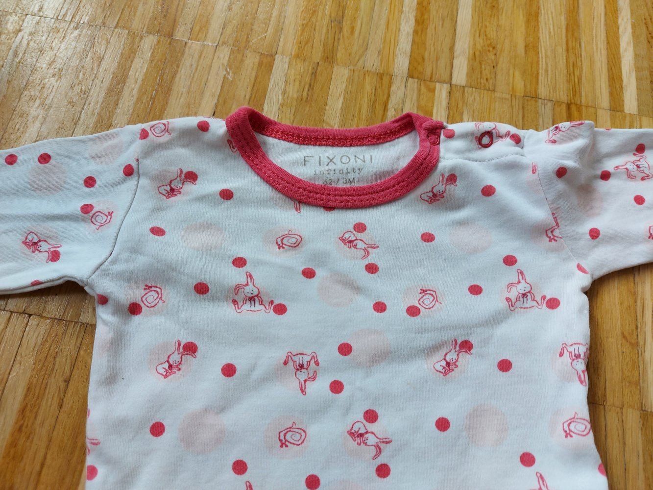 langärmliger weiß-pinker Body mit Häschenmuster, Gr. 62