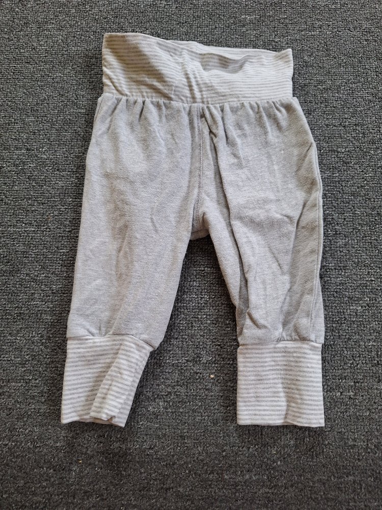 Bequeme graue Pumphose mit breitem Bund, Gr. 62 unisex / geschlechtsneutral