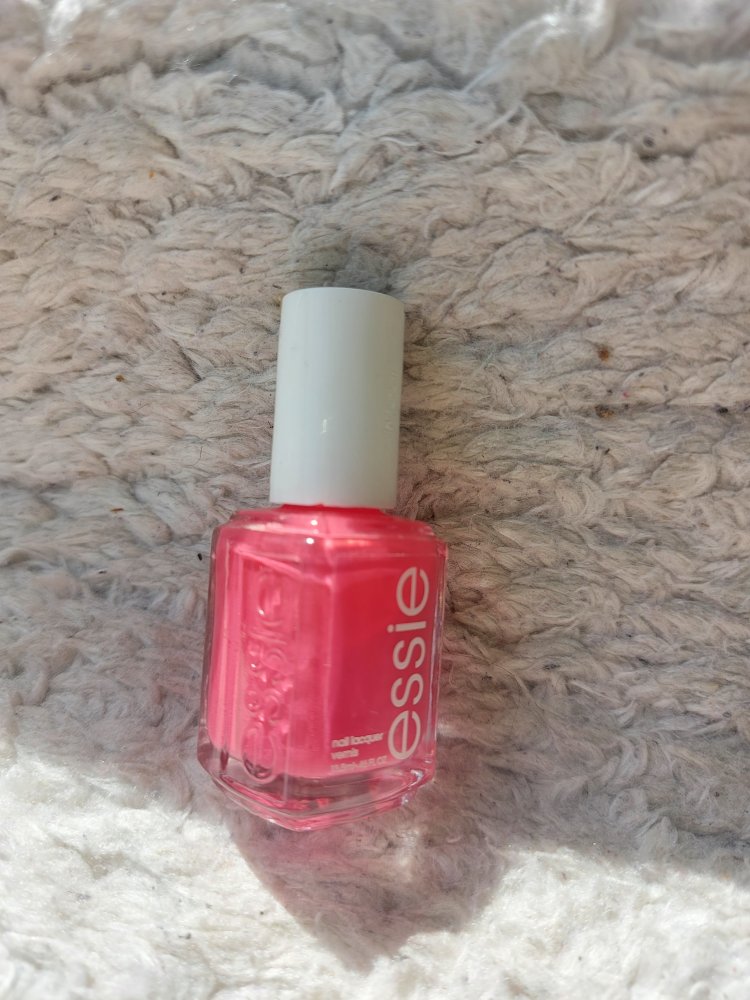 Essie 1168 berried treasures Nagellack