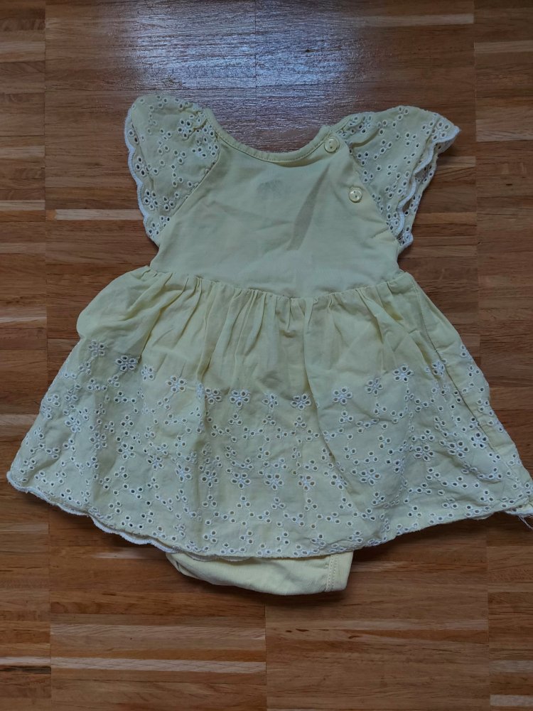 süßes zitronengelbes Babykleidchen mit weißer Stickerei, Gr. 62 Bodykleid