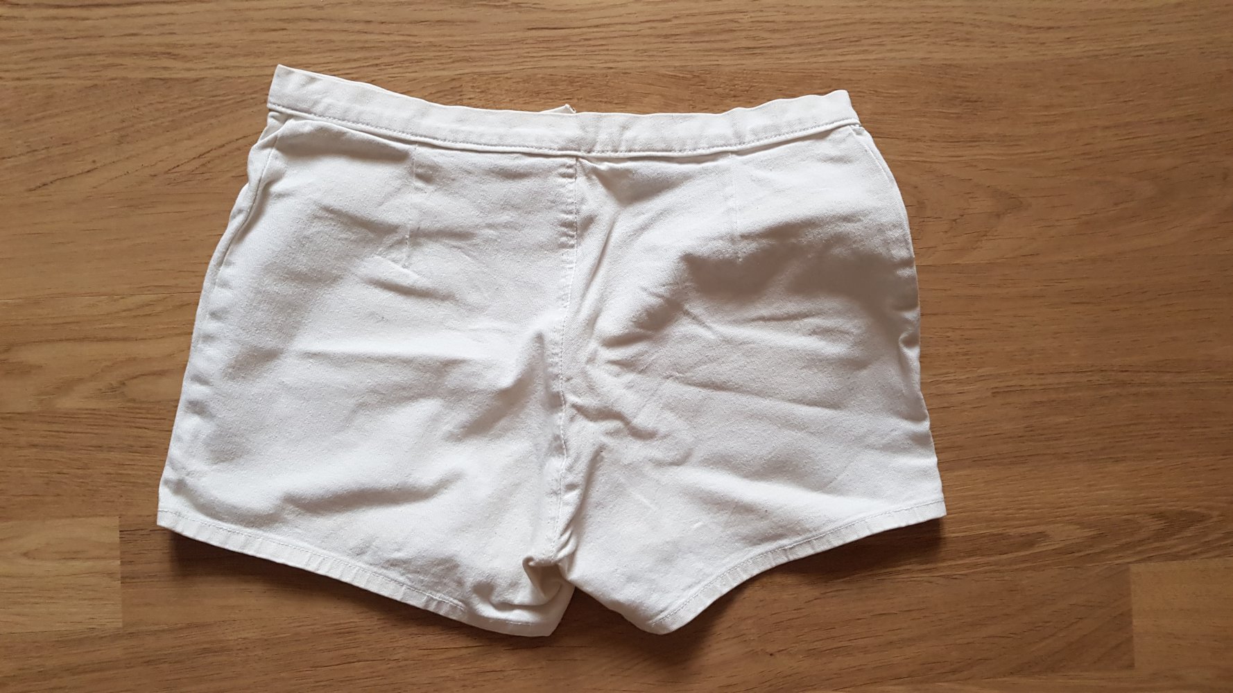bequeme kurze weiße Jeansshorts Gr. 176