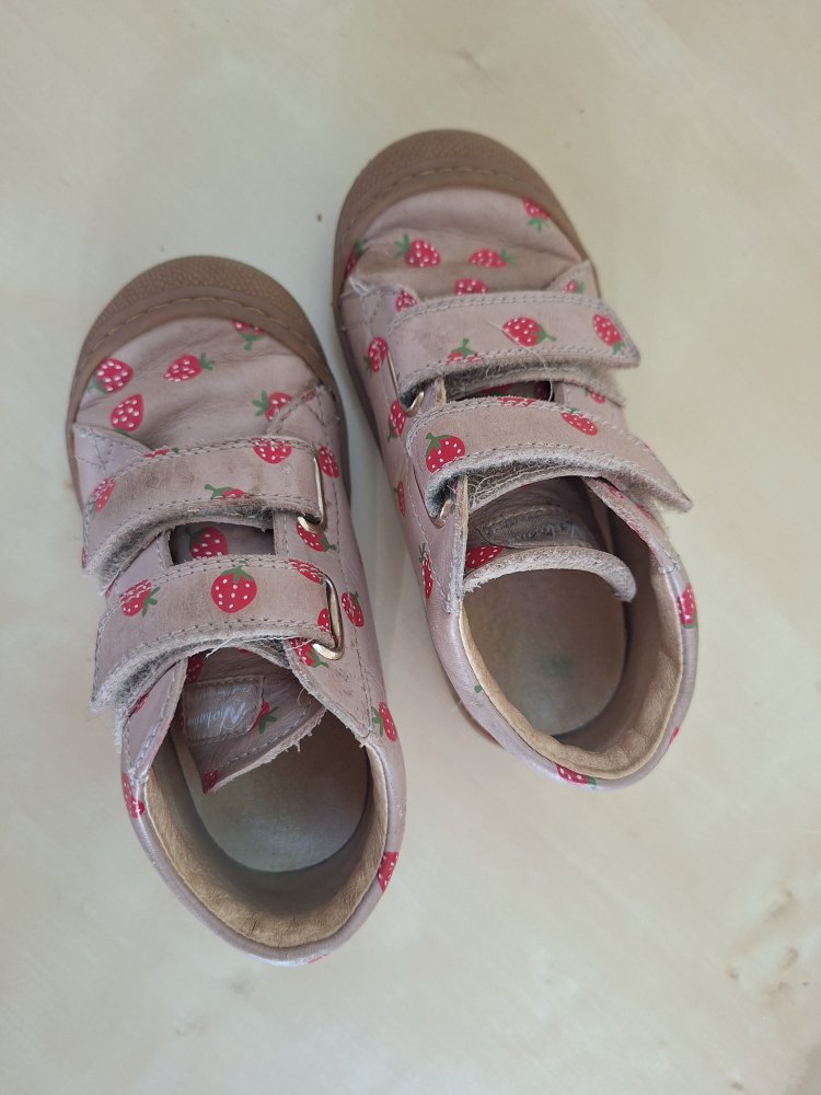Naturino Lauflerner Schuhe Erdbeeren Gr. 24