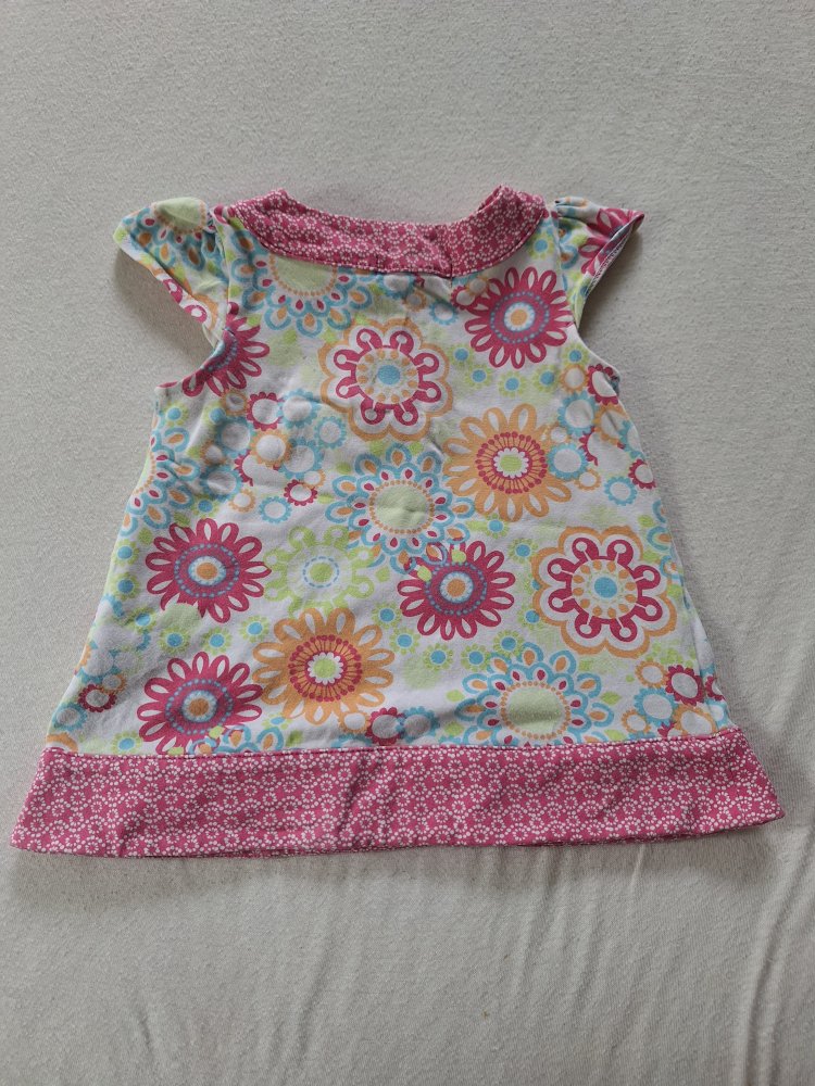 Sehr süßes buntes Kleidchen mit Blumenmuster, Gr. 74