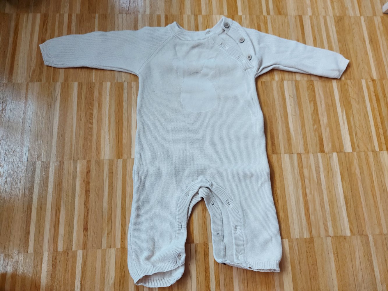 langärmliger beiger Babystrampler / Jumper mit Hase Gr. 68