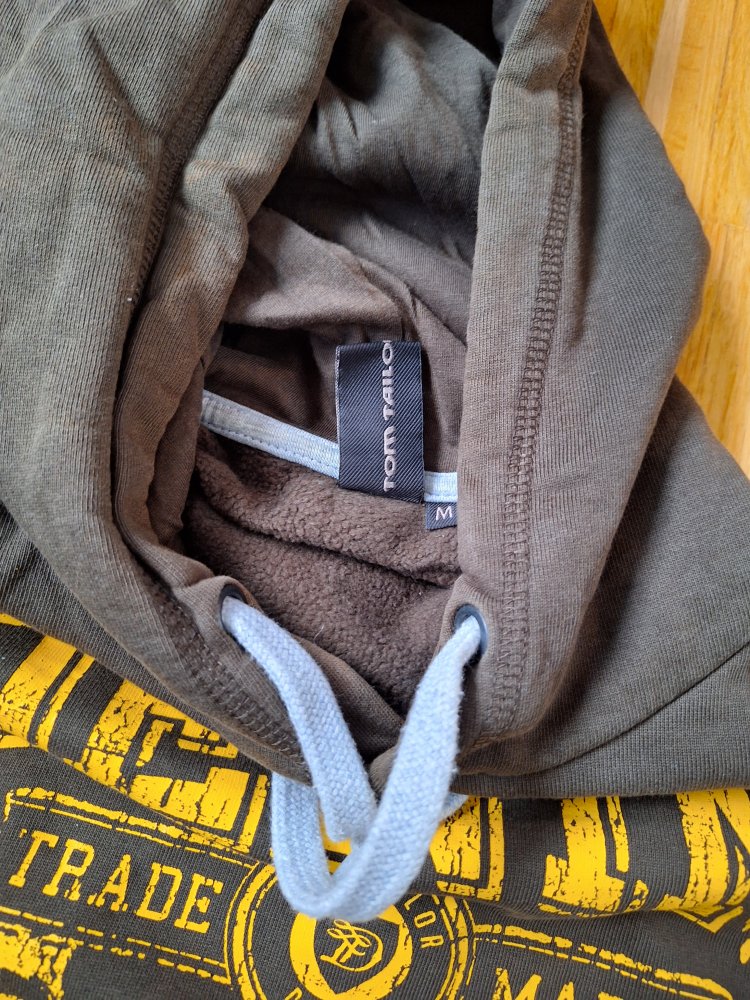 langärmliger brauner Kapuzenpulli, Gr. M 