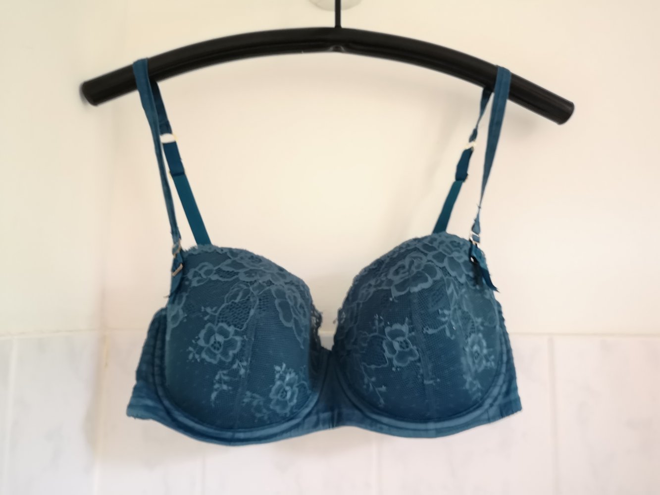 türkiser Balconette-BH mit türkisfarbener Spitze 80D
