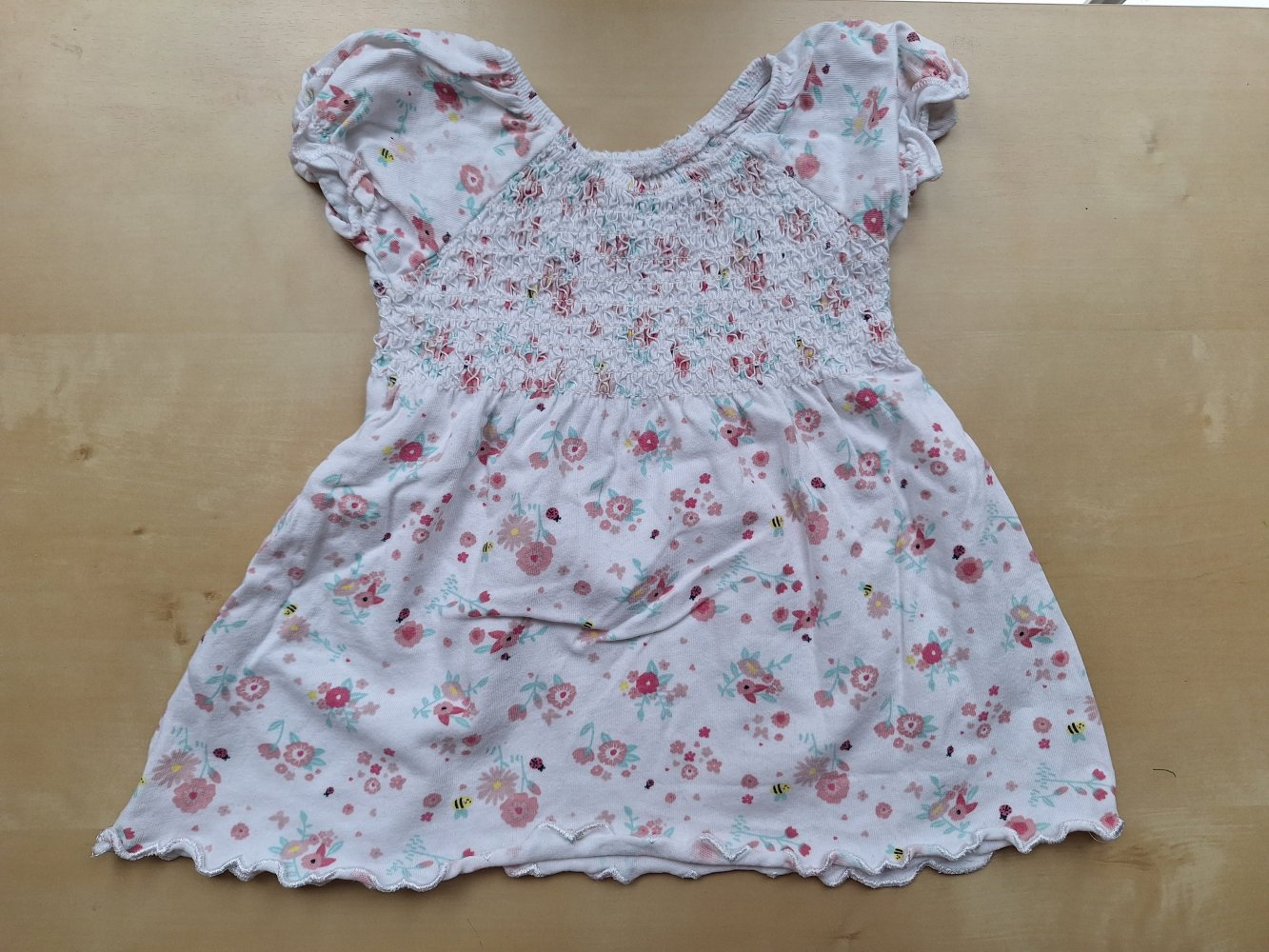 kurzärmlige weiße Tunika mit Bienchen und Blümchen, Gr. 74