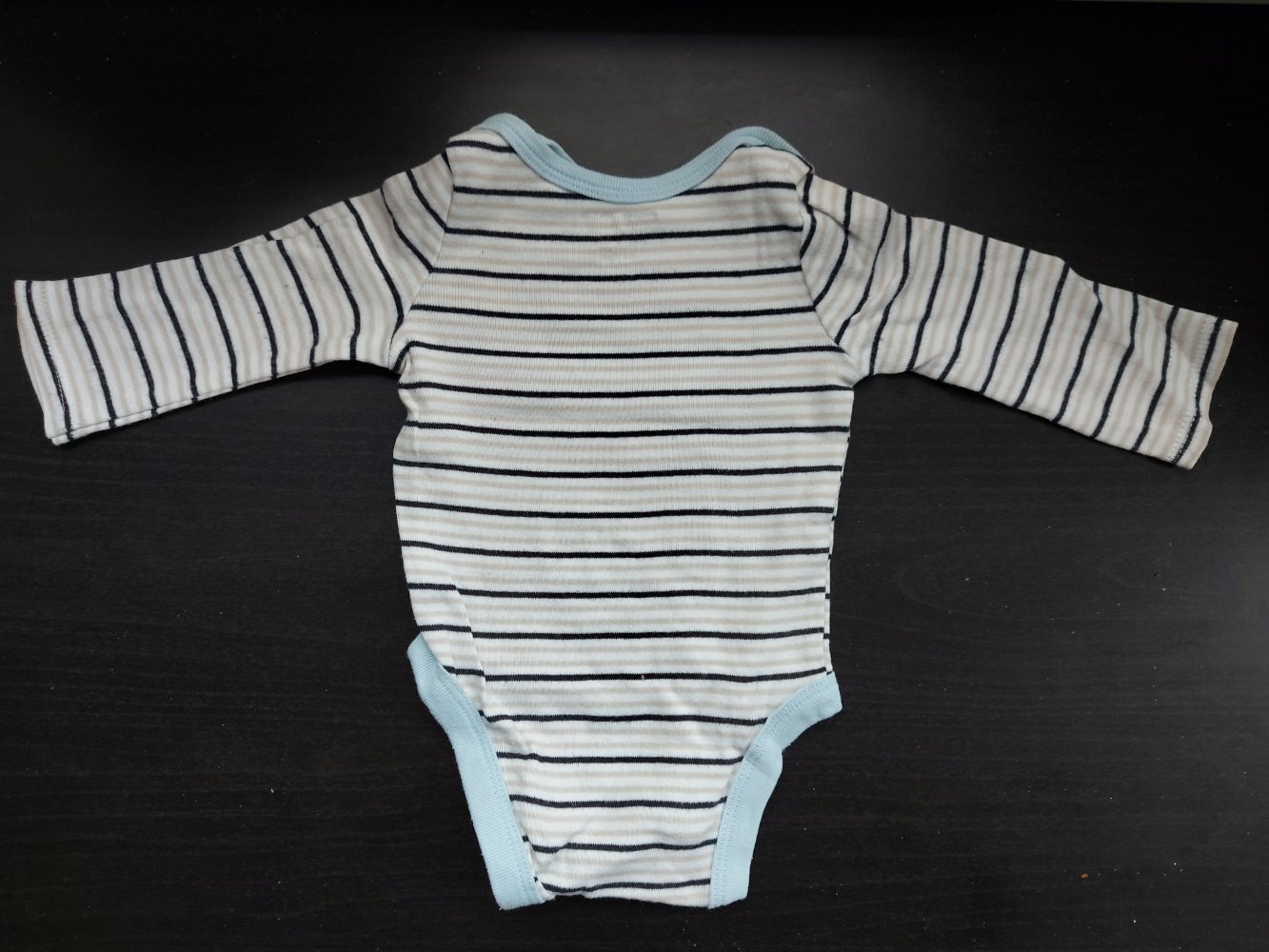 Weiß-blau gestreifter Langarmbody Gr. 56