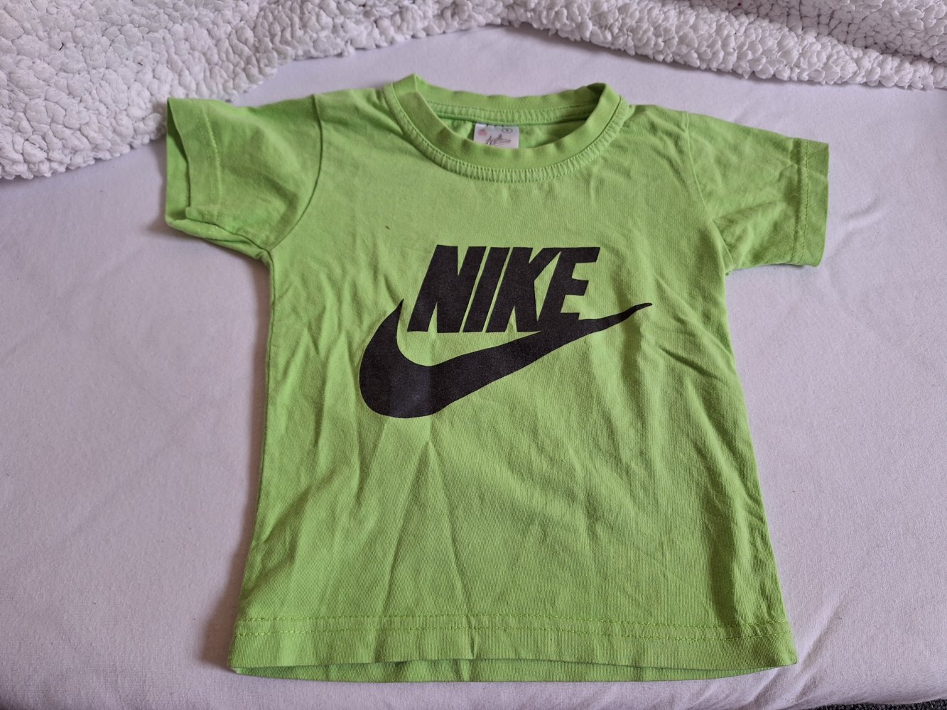 Apfelgrünes Nike T-Shirt, ca. Gr. 92