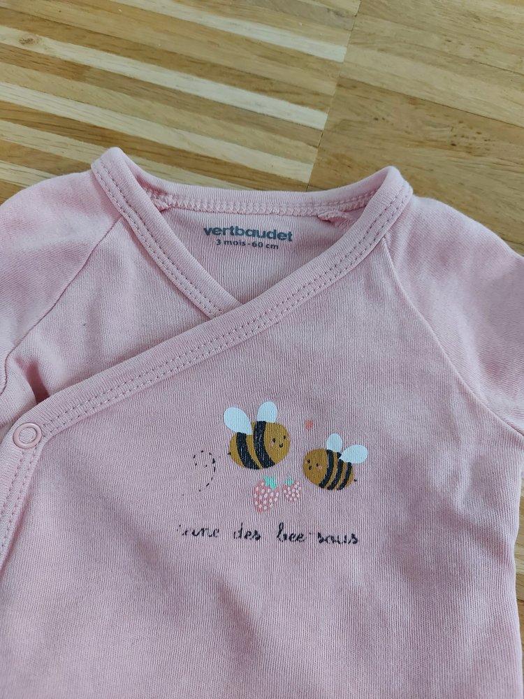 rosafarbener Langarm-Wickelbody mit Bienchen Gr. 60