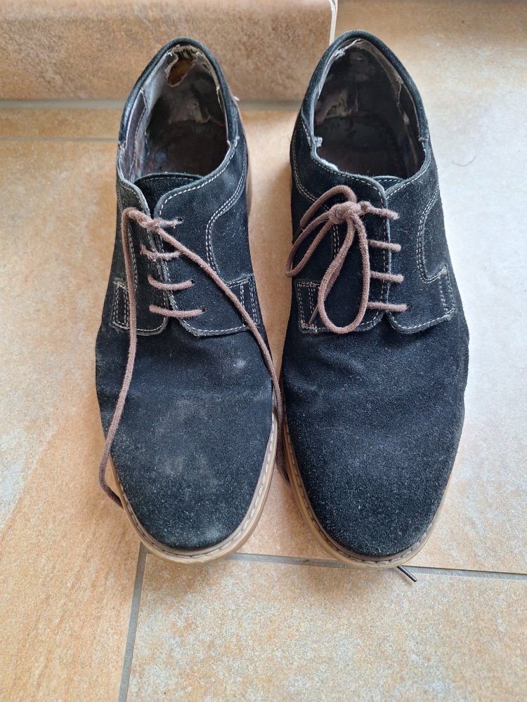 schwarze Herrenschuhe, Gr. 43
