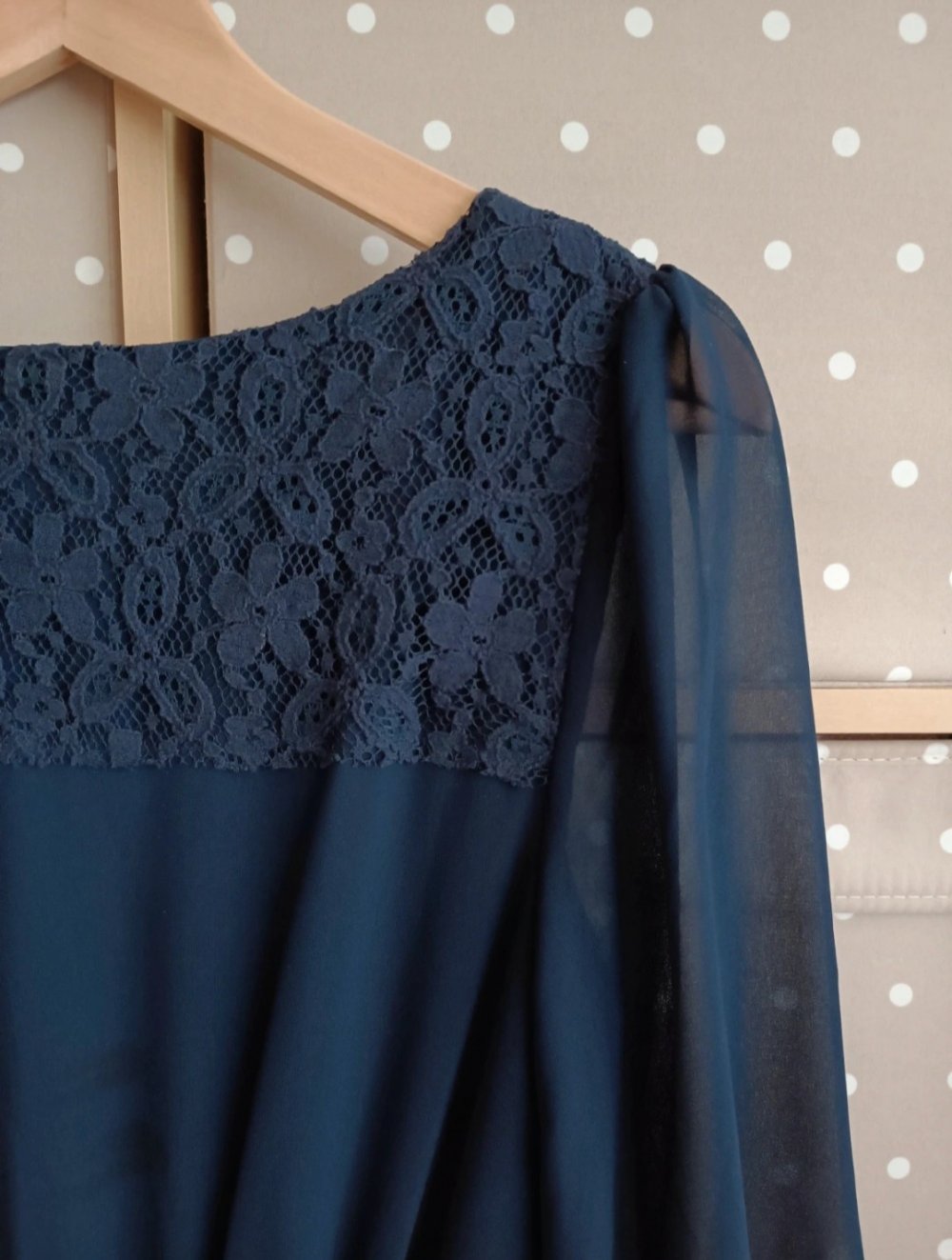 *neu* Kleid mit Spitze