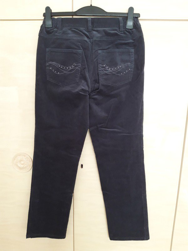 Sehr schöne neue Stretch Feincord-Hose von Helena Vera 