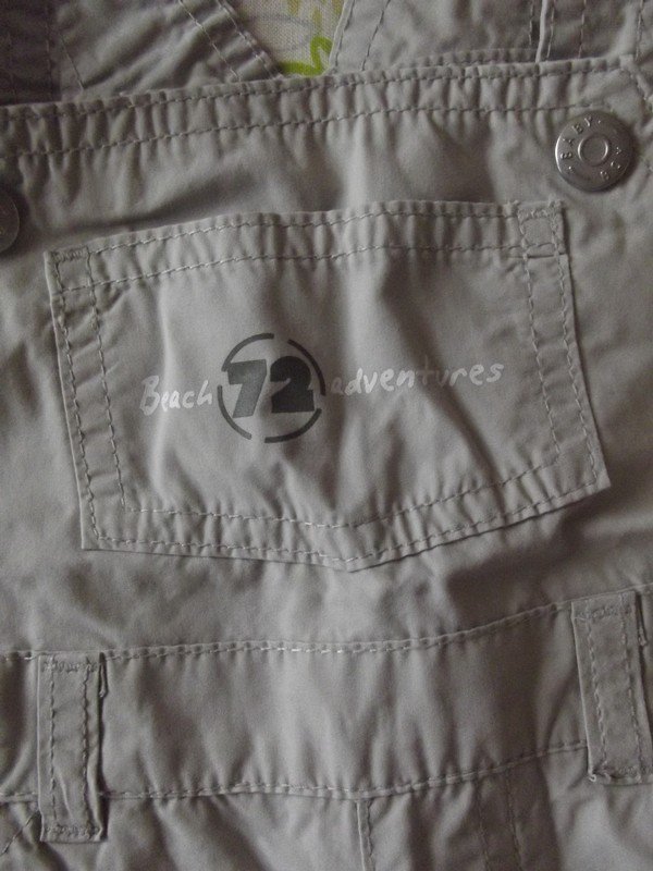 Sehr schöne kurze Latzhose