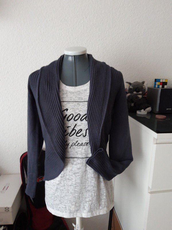 Sehr schöne Strickjacke 