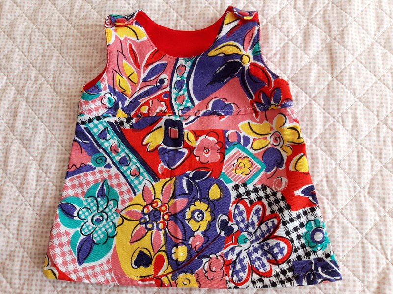 Sehr süßes Kleidchen mit kurzer Überziehhose und Knotenmütze handmade