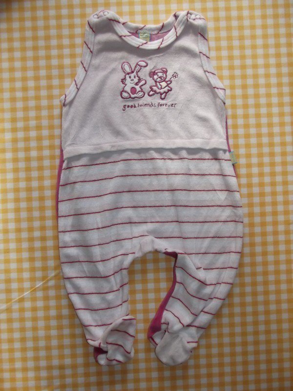 Sehr süßer Nicki Strampler 