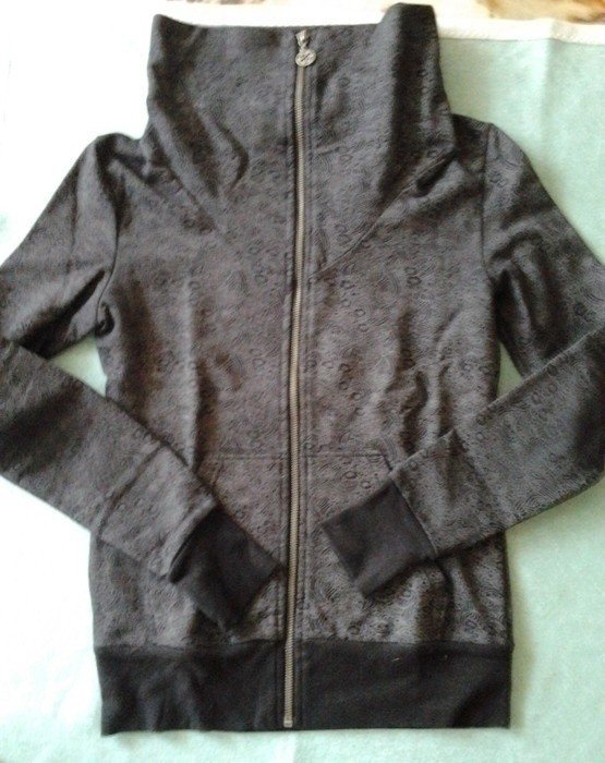  Sehr schöne Sweatshirt- Jacke Gr. S