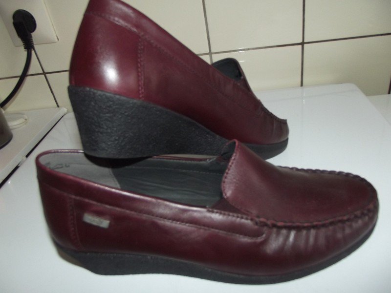 Sehr schöne neue Leder- Schuhe von Caprice